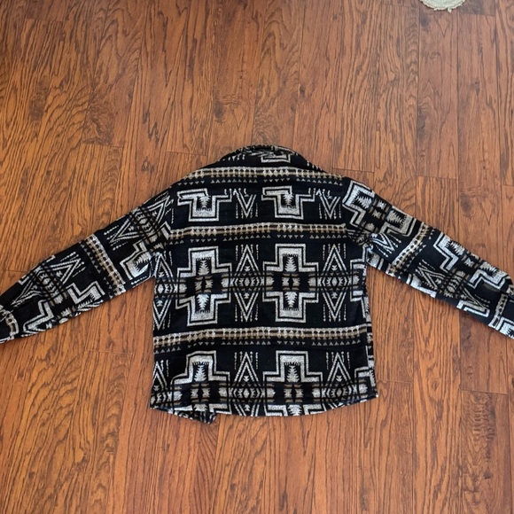 Forever 21 Aztec Print Button Down Woolen lightweight Lapel Shirt Jacket/Shacket - Picture 14 of 15